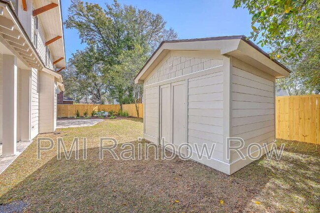 Building Photo - 755 Adluh St