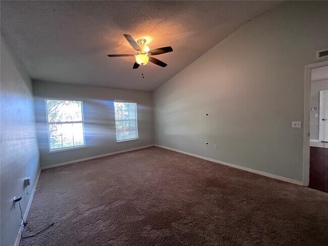 Building Photo - 319 Velveteen Pl