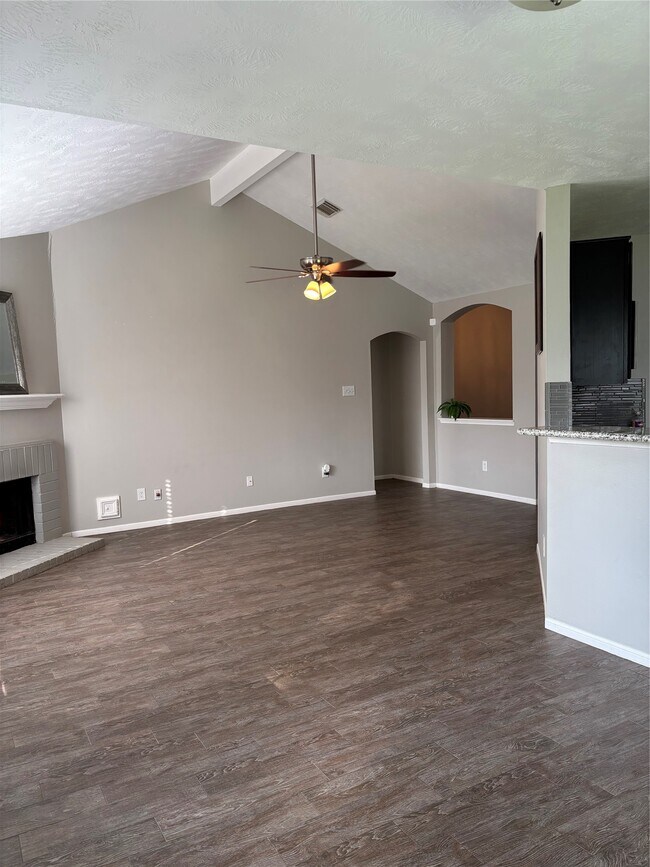 Building Photo - 1702 Oak Ridge Dr