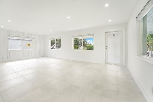 Building Photo - 857 W 34th St