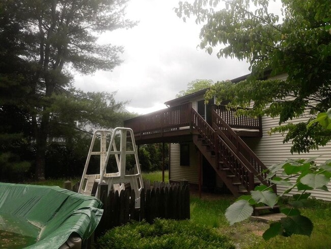 Building Photo - 606 Rye St