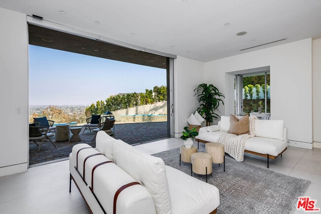 Building Photo - 770 Paseo Miramar