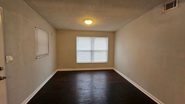 Building Photo - 3912 Robert C Weaver Dr