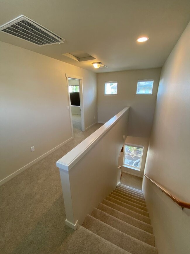 Building Photo - 2 bed/2.5 bath Townhouse in Caldara at the...