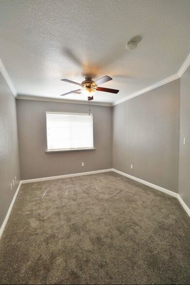 Building Photo - 973 Himalaya Ln