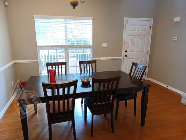 Building Photo - Luxury 4 BR 2-Car Garage Cul-de-Sac End Un...