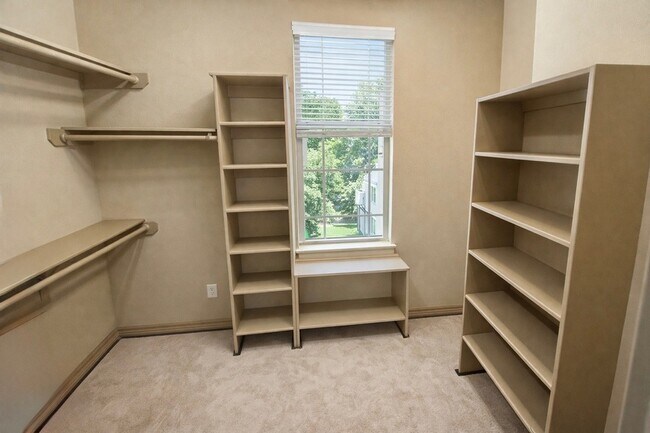 Building Photo - 5711 Kiam St