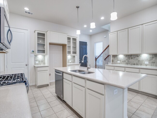 Building Photo - 17751 Shumard Oak Dr