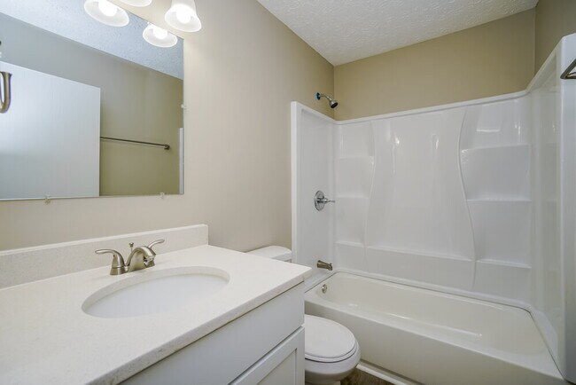 Building Photo - 1994 Ashburn Dr