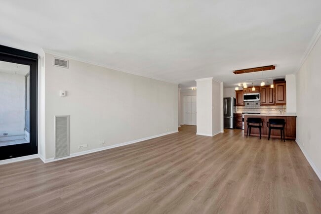 Building Photo - 1030 N State St