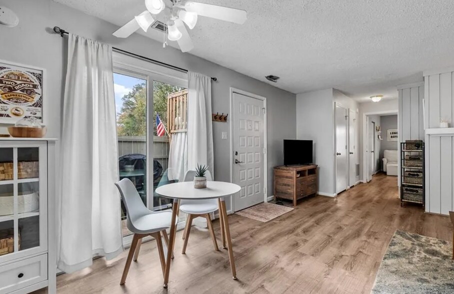 Building Photo - 1156 Ocean Pebbles Way