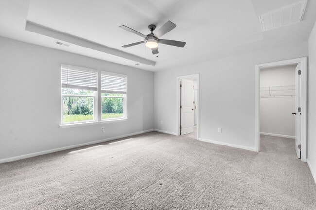 Building Photo - PRICE DROP! Spacious Westbriar Woods Home ...