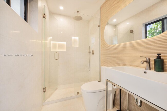 Building Photo - 1860 SW 13th St