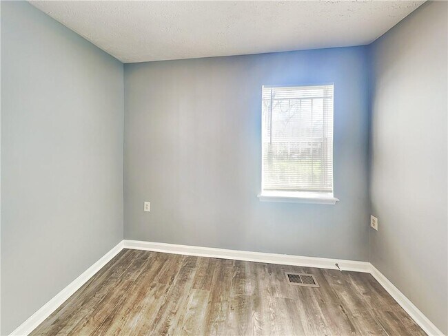 Building Photo - 249 Chappell Rd NW