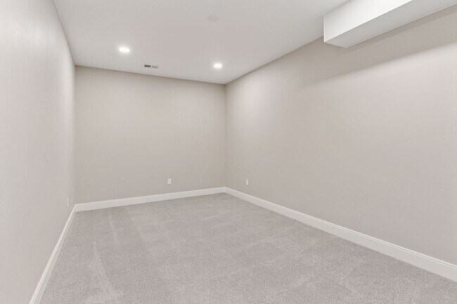 Building Photo - New Berthoud Home with Modern Comfort | $1...