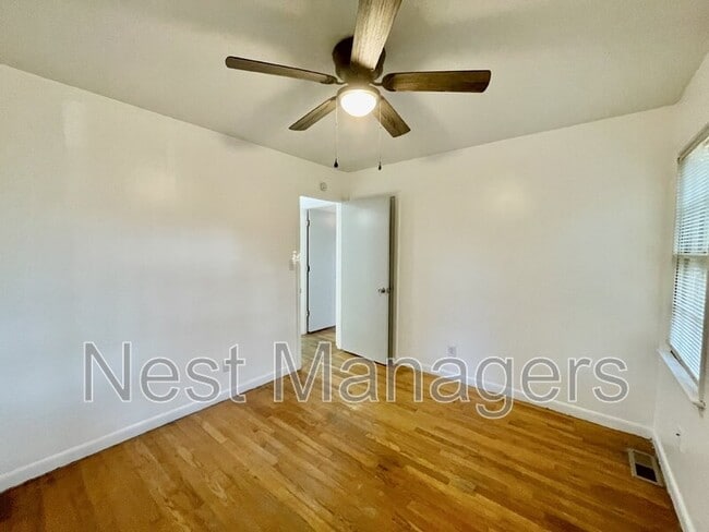 Building Photo - 3522 Thomas Dr