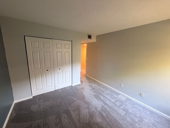 Building Photo - 7 Castania Ct