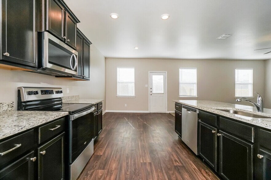 Building Photo - 3889 Northaven Trail