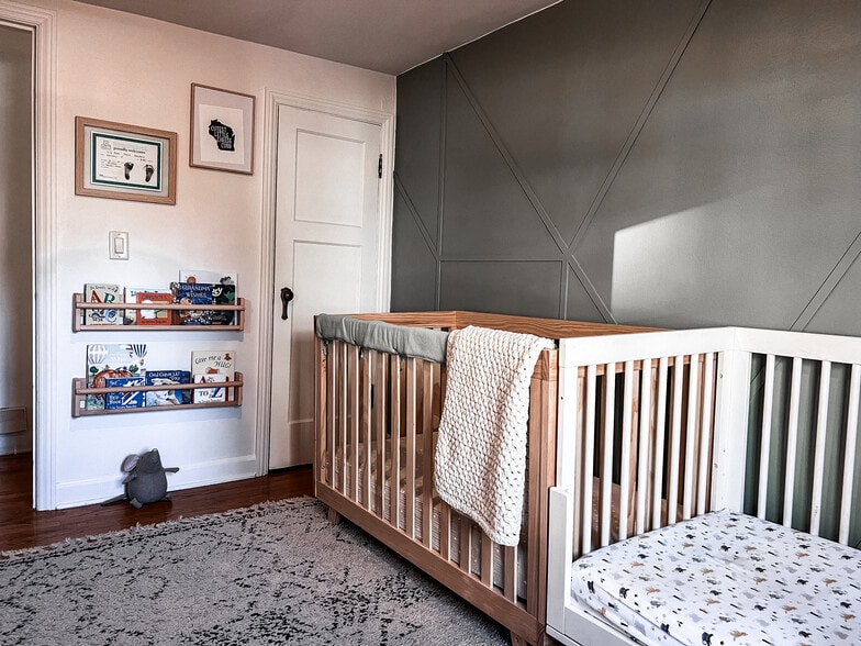 Building Photo - 1621 N Van Buren St