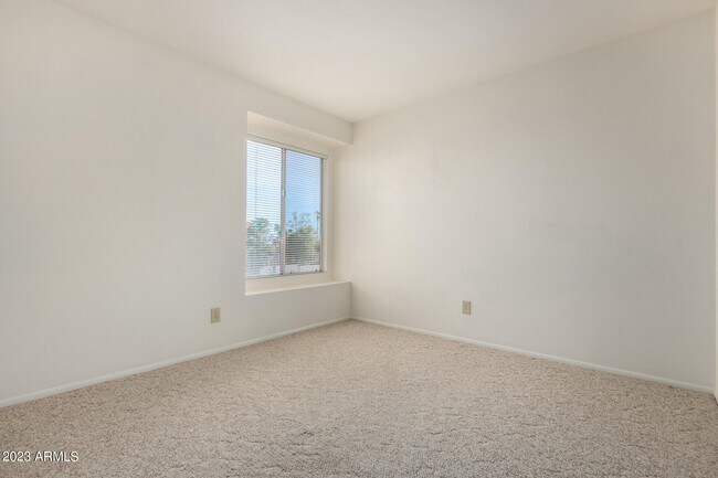 Building Photo - 9422 S 43rd Pl