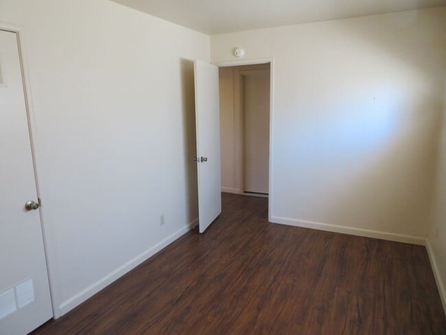Building Photo - 2 plus bed, 1.5 bath, close to Seabright b...