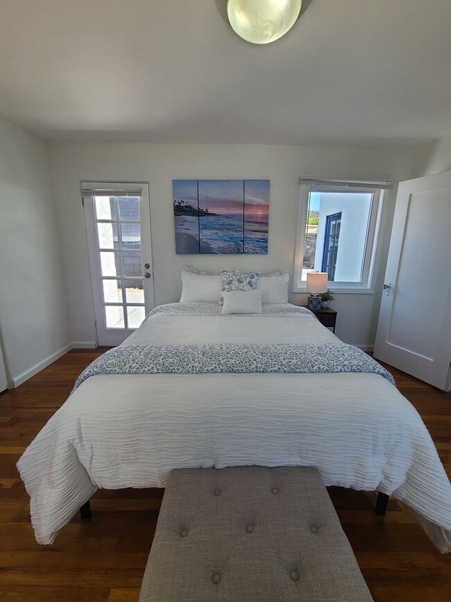 Building Photo - Charming 2 Bed 1 bath "fully furnished mon...