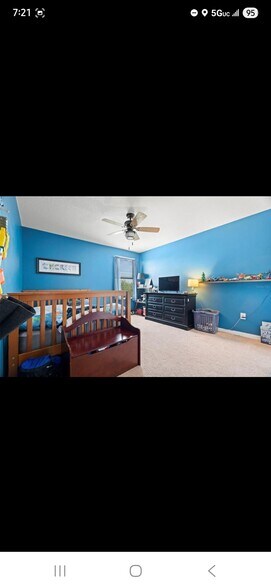 Bedroom 1 upstairs - 11656 Lake Blvd