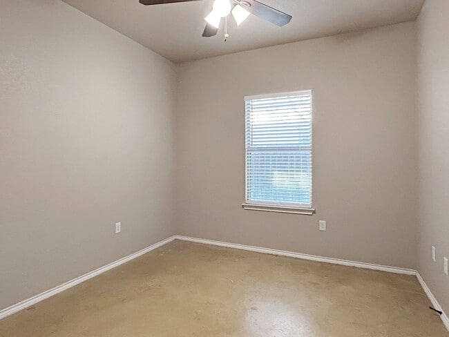 Building Photo - Beautiful Duplex Home In New Braunfels