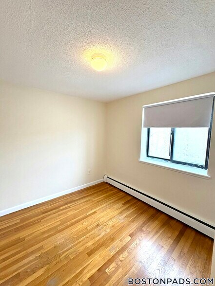 Building Photo - 122 Dustin St