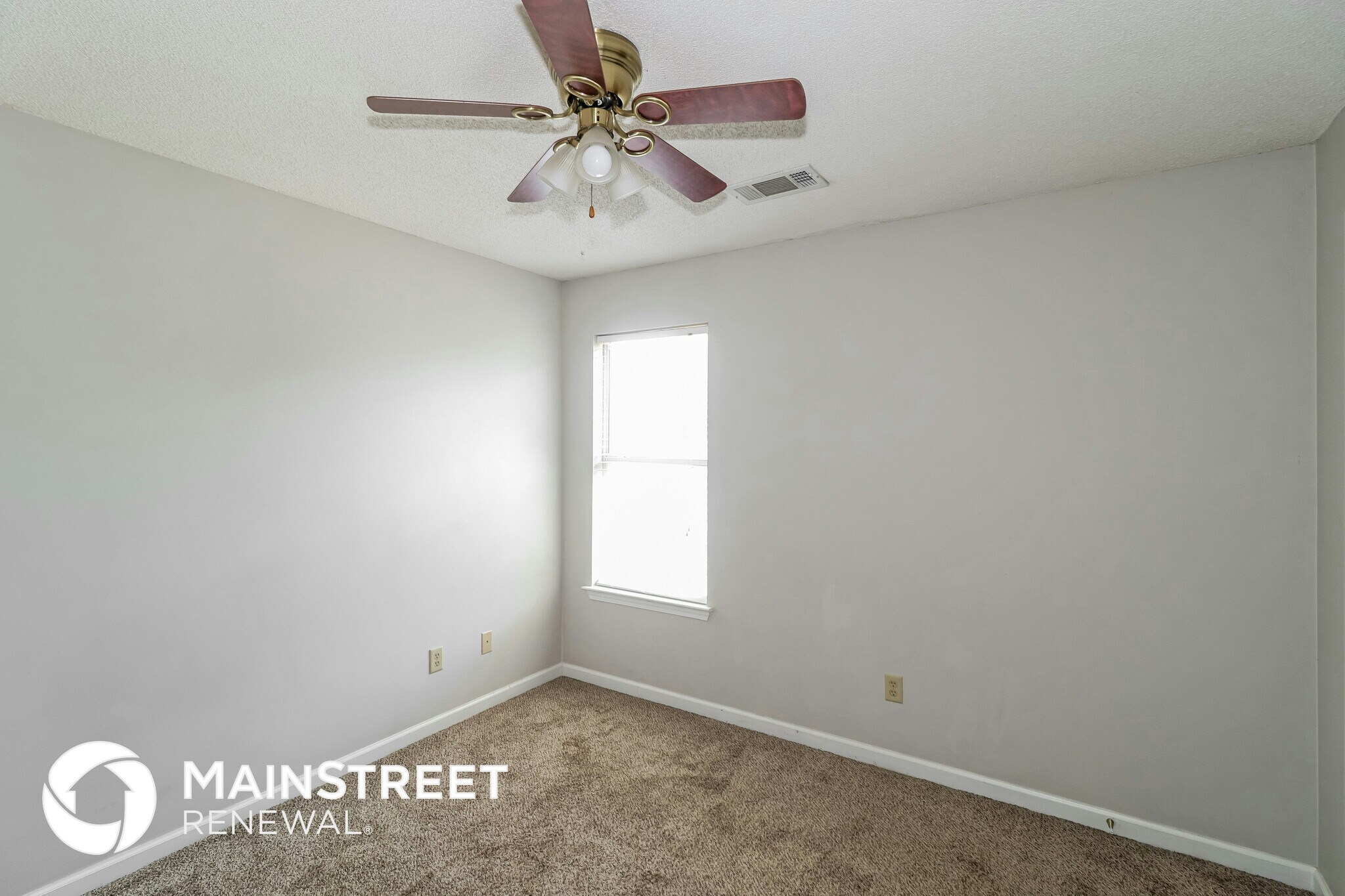 Building Photo - 1136 Breezy Valley Dr