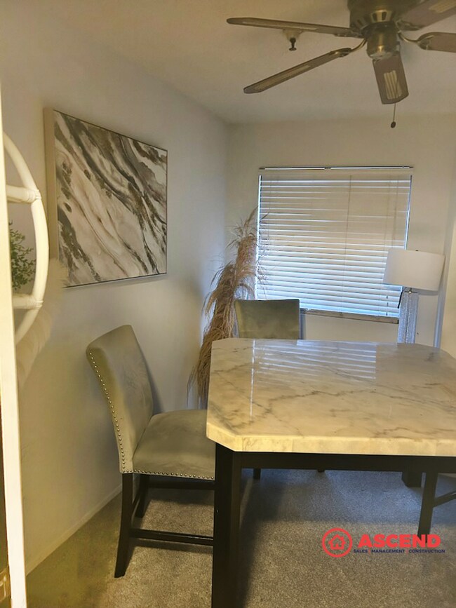 Building Photo - Charming Townhouse in the Stockdale Area