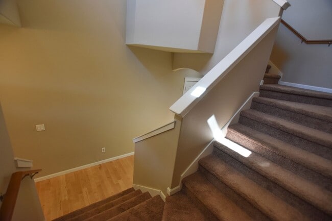 Building Photo - Move in Ready! Apply Today!