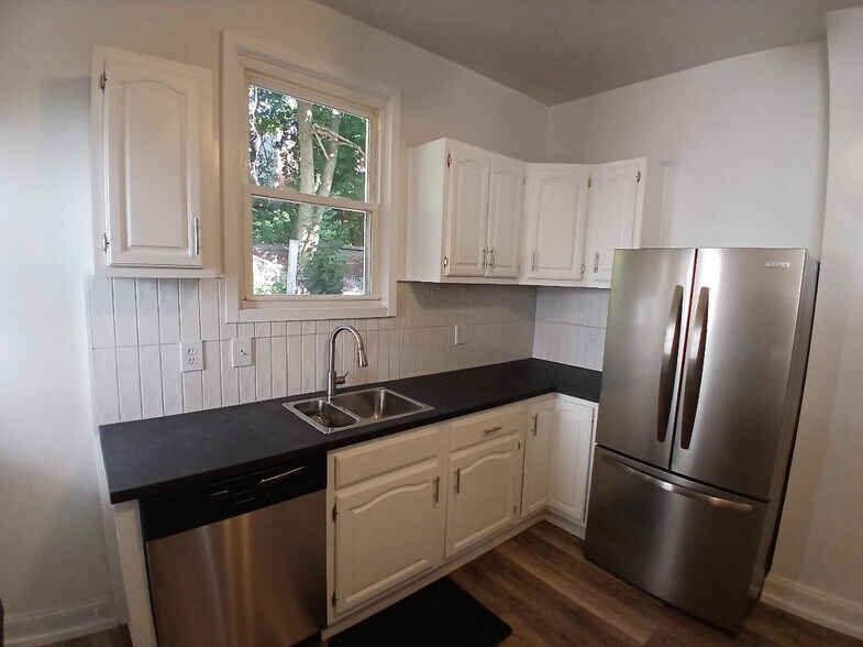 Building Photo - 1521 Alton St