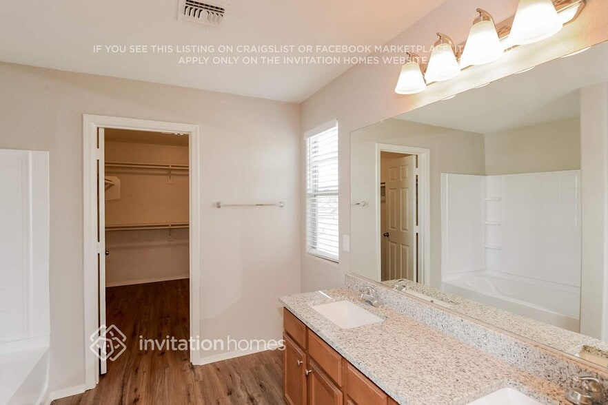 Building Photo - 676 E Maddison St