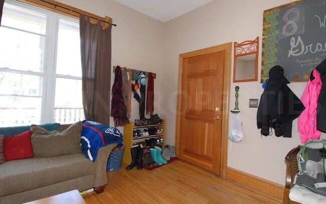 Building Photo - 2533 Lyndale Ave S