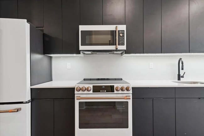 Building Photo - 245 N 12th St