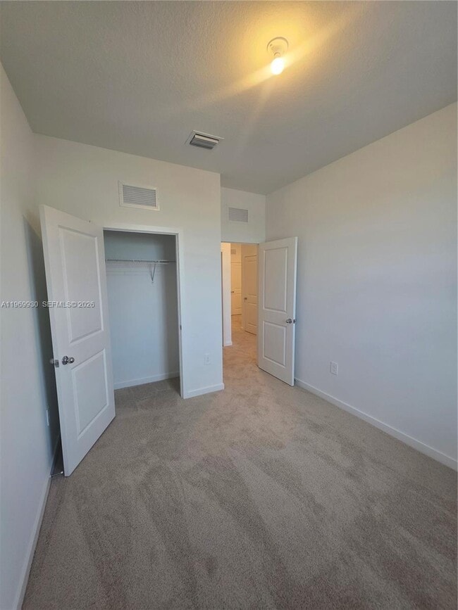 Building Photo - 1114 SW 9th Ave