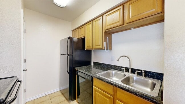 Building Photo - 904 University Oaks Blvd