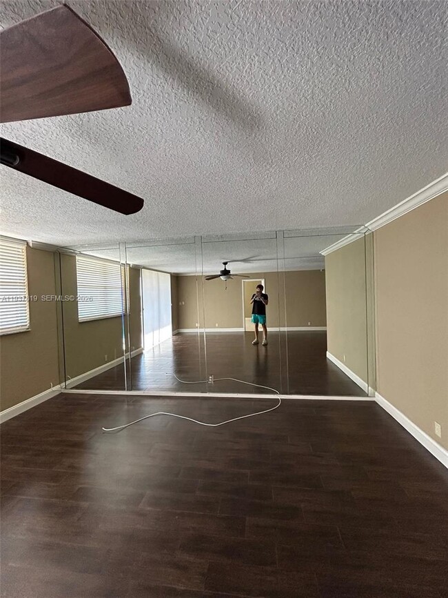 Building Photo - 3001 W Rolling Hills Cir