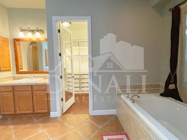 Building Photo - 9443 E Ironwood Bend