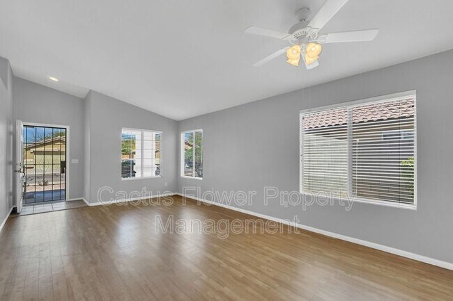 Building Photo - 2401 E Derringer Way