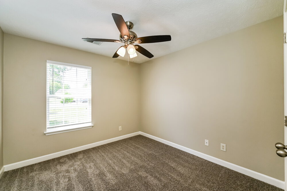 Building Photo - 1127 Sunnycrest Ct