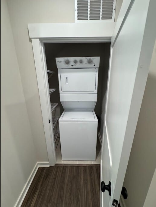 Building Photo - Beautiful 3-Bedroom, 3-Bath Home with Mode...