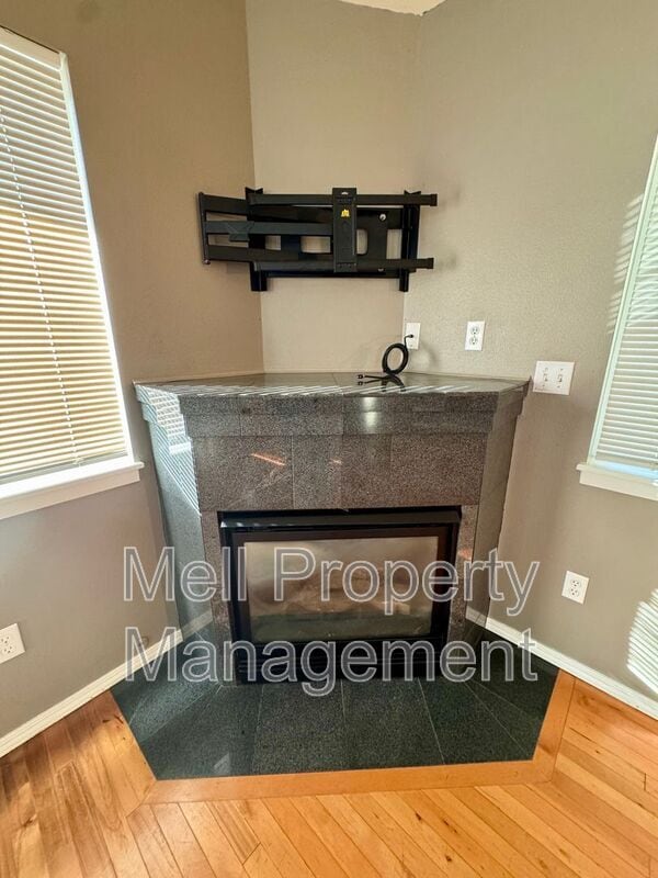 Building Photo - 490 SE Alpine Ave