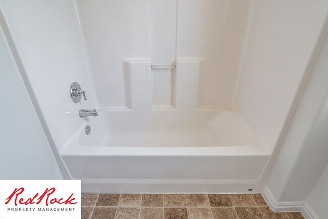 Building Photo - DOG-FRIENDLY 4 Bedroom Townhome with INTERNET INCLUDED!