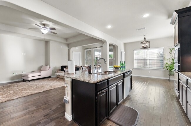 Building Photo - 307 Acadia Ln