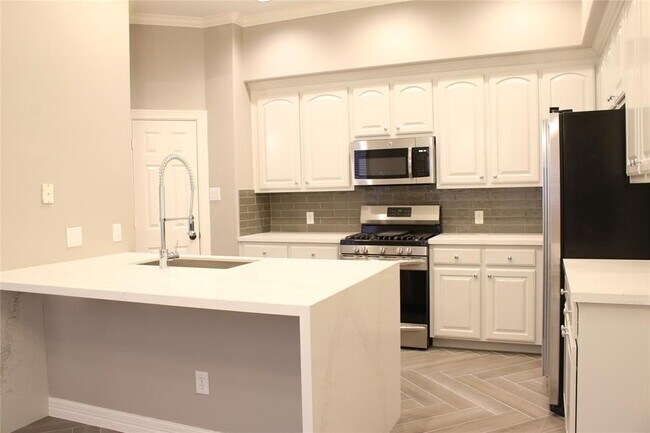 Building Photo - 13527 Brookbluff Ln