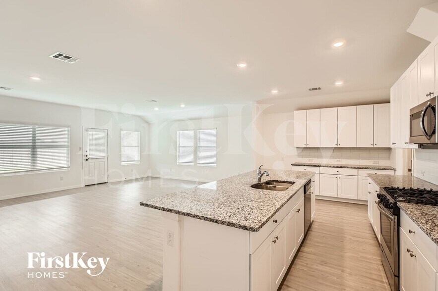 Building Photo - 1212 Treehouse Ln