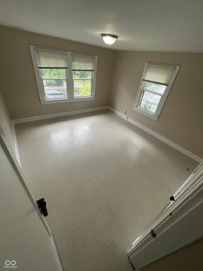 Building Photo - 815 N Riley Ave