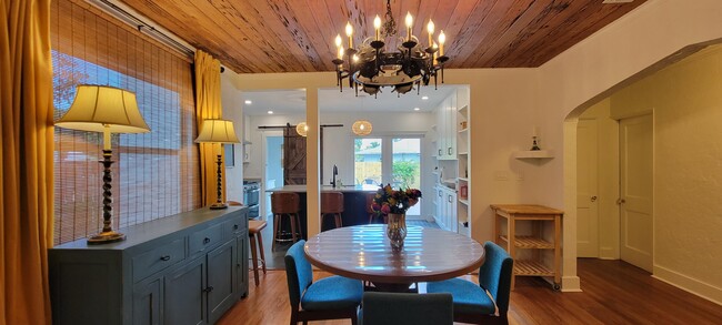 Building Photo - 717 Macy St